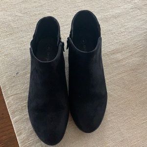 Girls size 5 booties , excellent condition